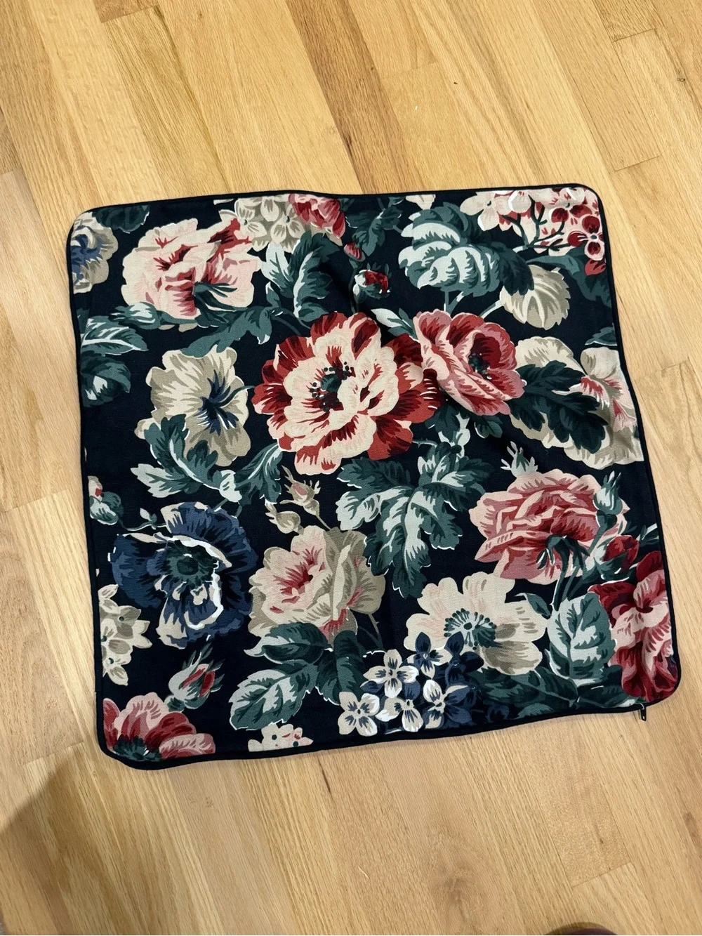 2 Ikea LEIKNY Pillow Cushion Cover 20